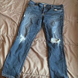 American Eagle distressed jegging